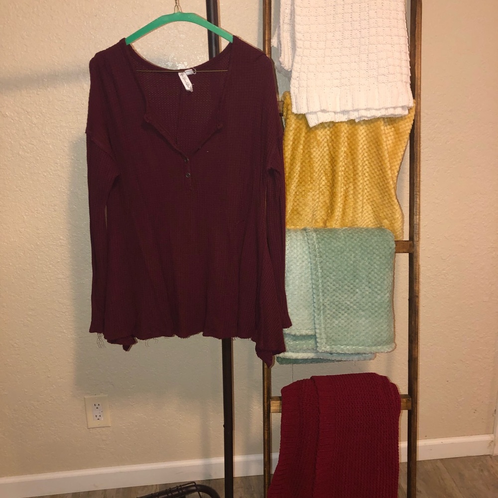 Boutique Cranberry sweater - Picture 2 of 3